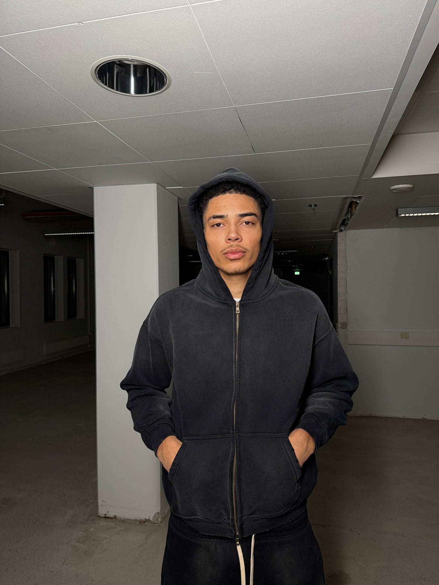 VB washed & distressed hoodie - Black